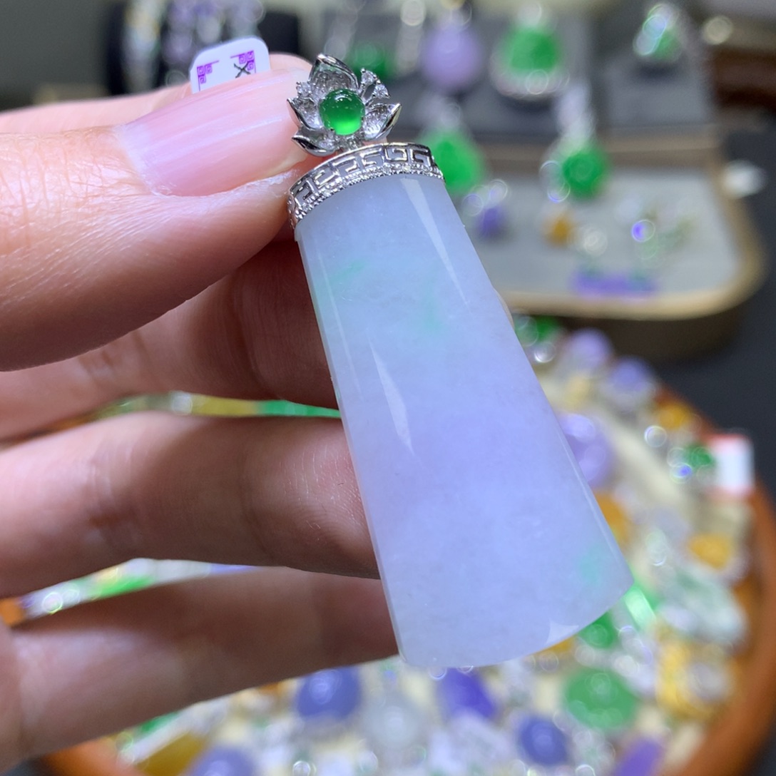 翡翠颈饰18K金镶嵌翡翠吊坠项链