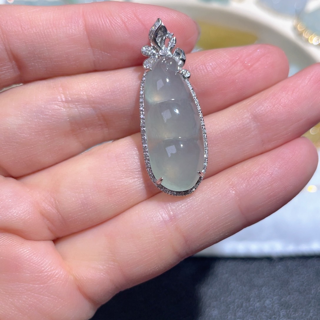 翡翠颈饰18K金镶嵌翡翠