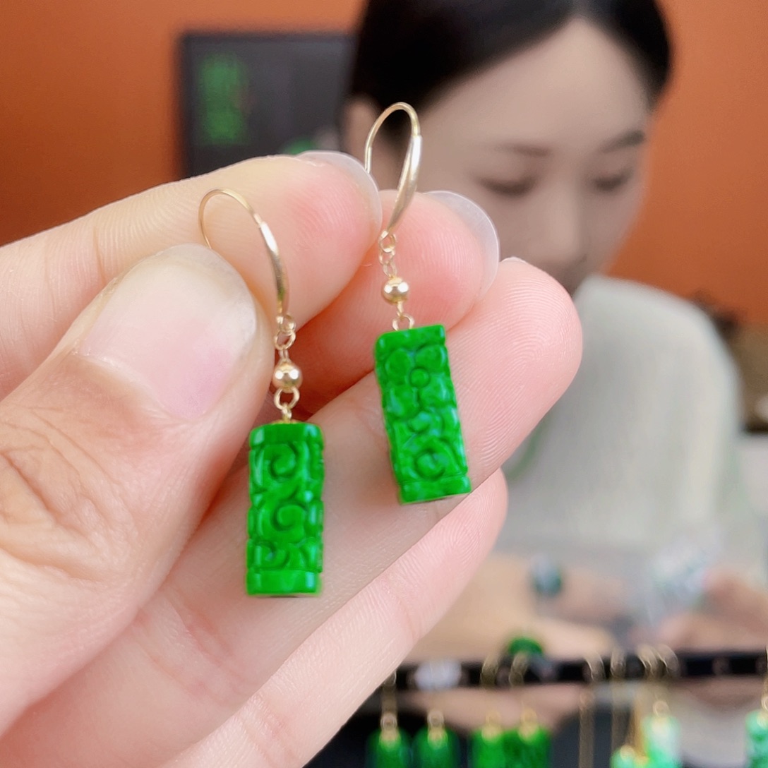 翡翠18K金镶嵌耳饰