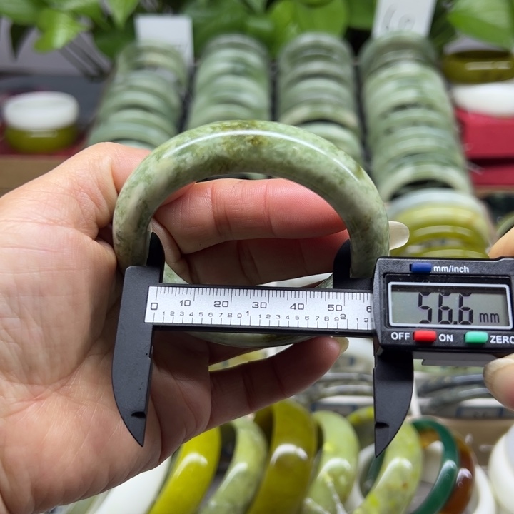 蛇纹石玉未镶嵌手镯17