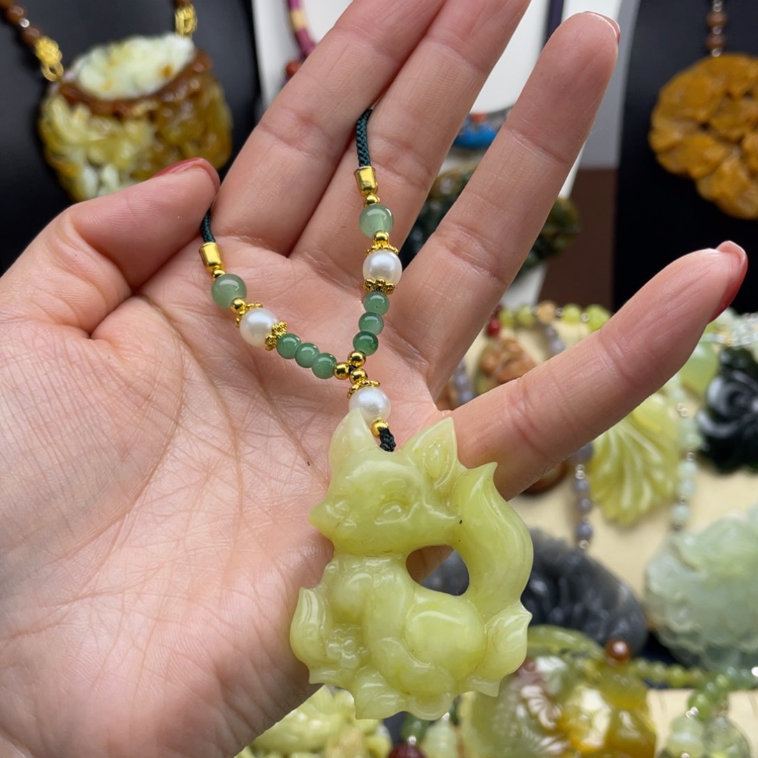 未镶嵌蛇纹石玉颈饰