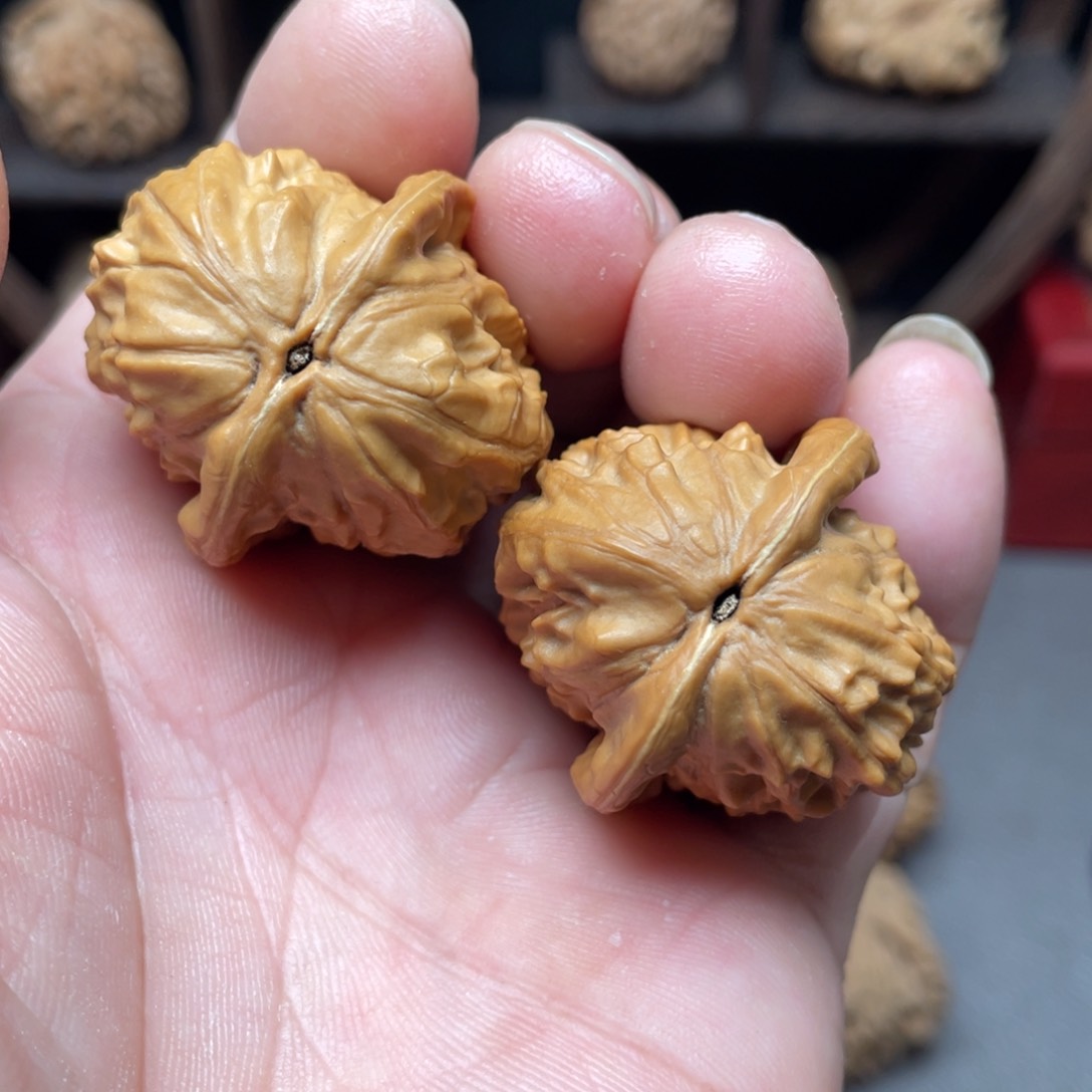 桃核把件35全品大红袍