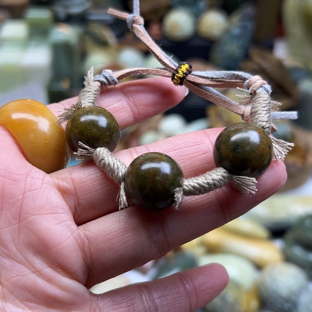 岫岩河磨玉（透闪石质玉）未镶嵌颈饰河磨玉财富手链