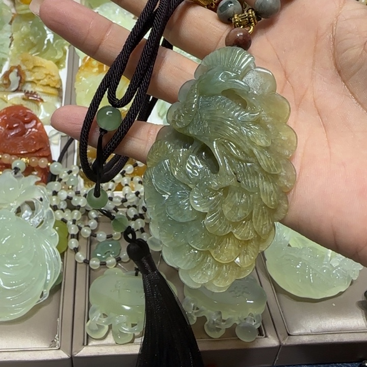 蛇纹石玉吊坠未镶嵌