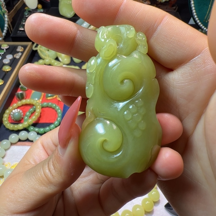 和田玉（黄玉）颈饰未镶嵌