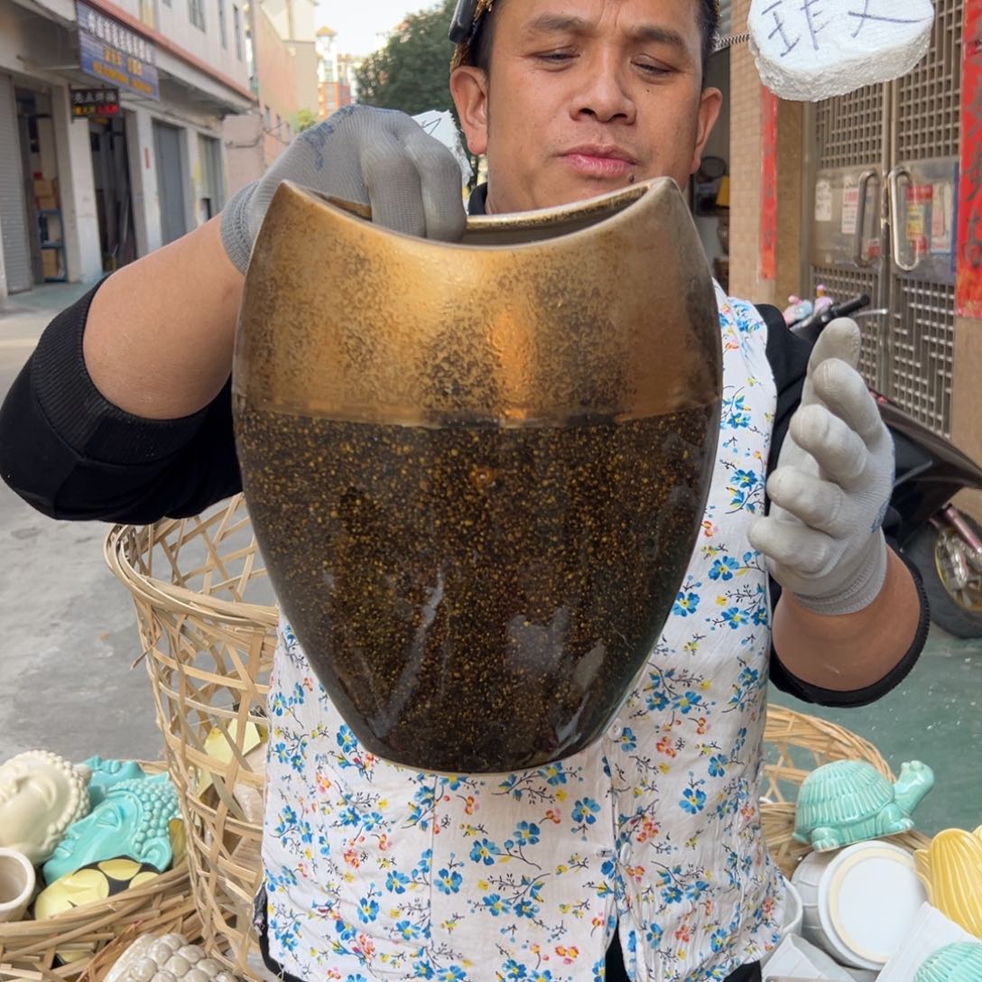 摆件81 号高中低温陶瓷瓶（部分微瑕）