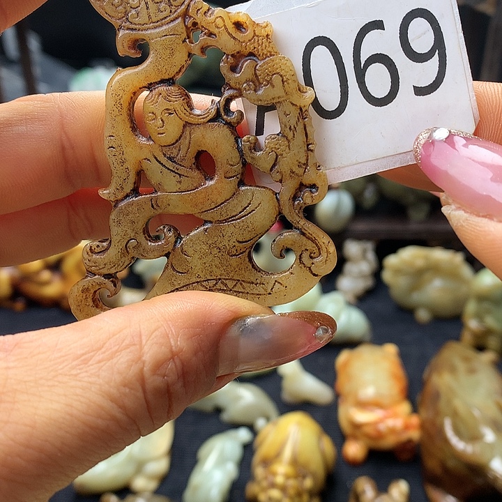 和田玉未镶嵌车挂