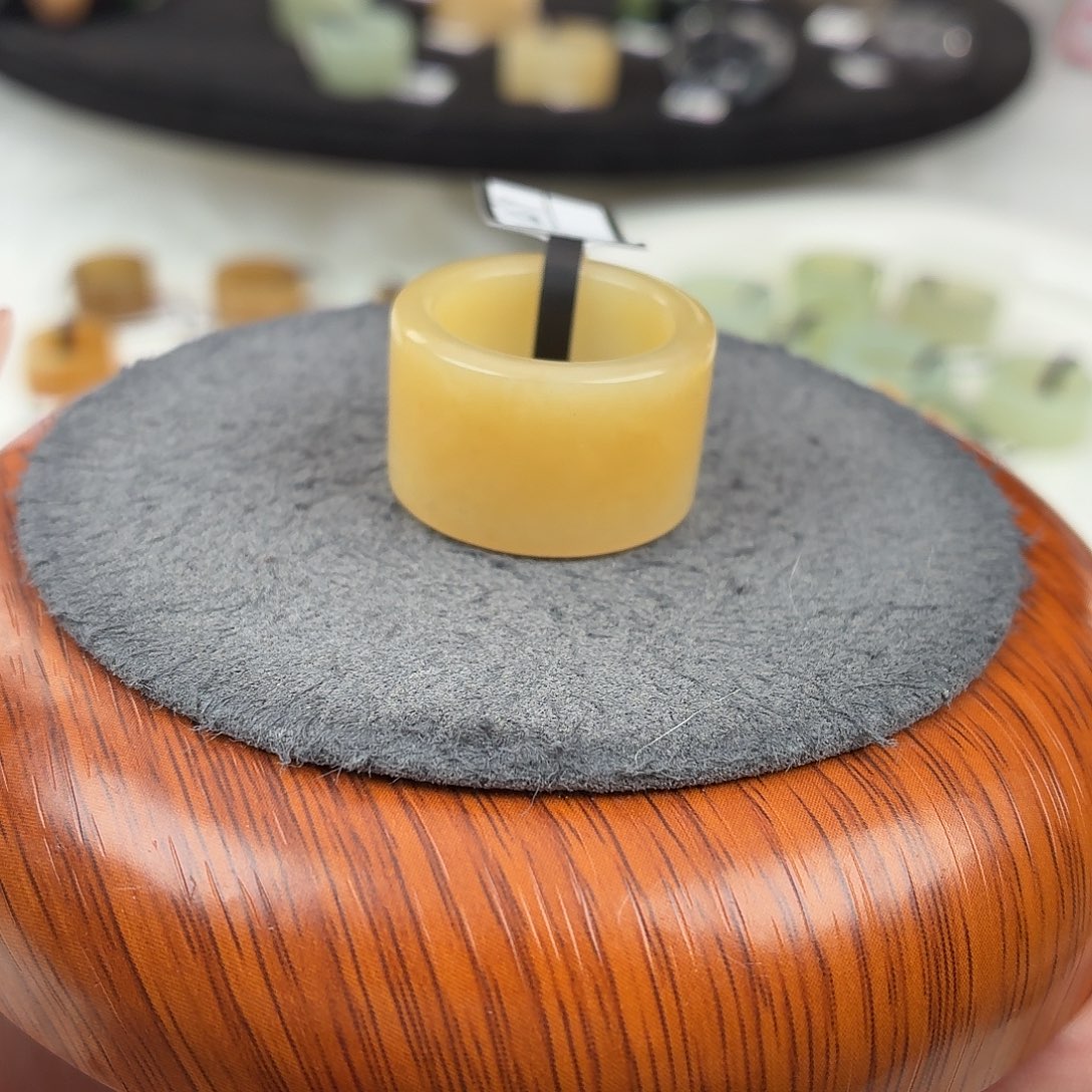 和田玉未镶嵌戒指b55糖白渐变圆切17.3