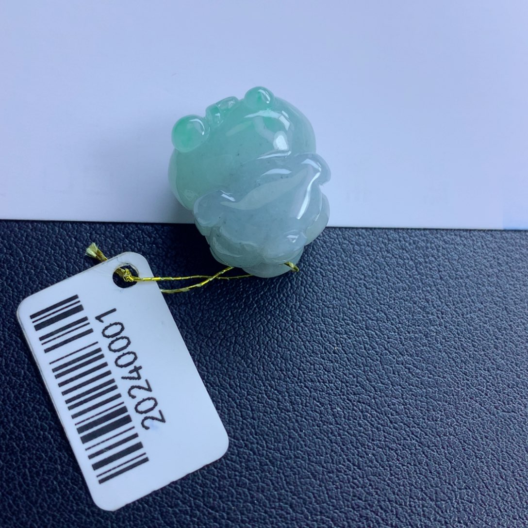 翡翠颈饰未镶嵌猪