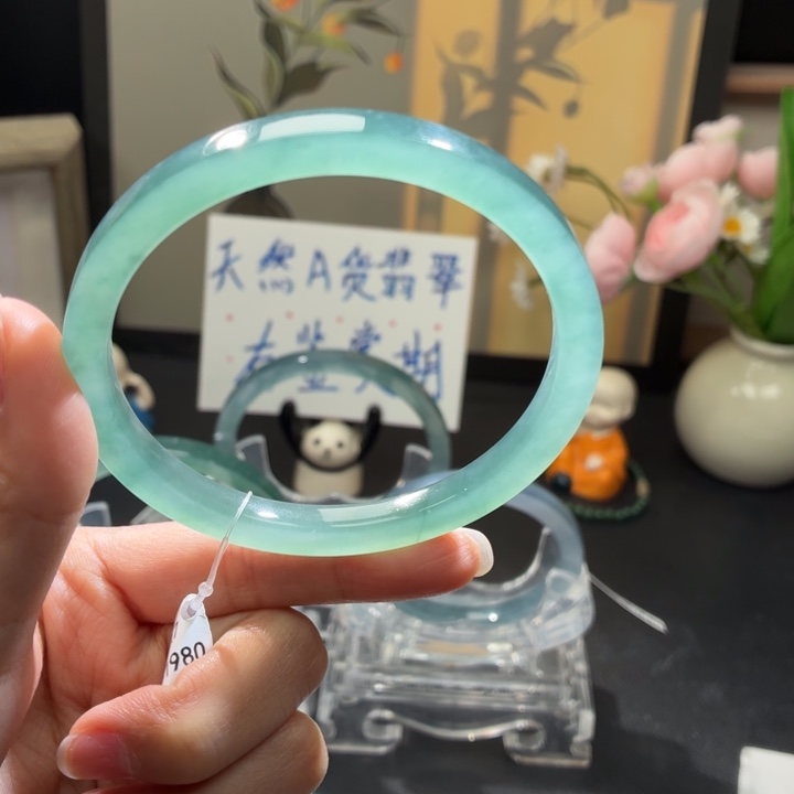 翡翠未镶嵌手镯渐变冰蓝绿