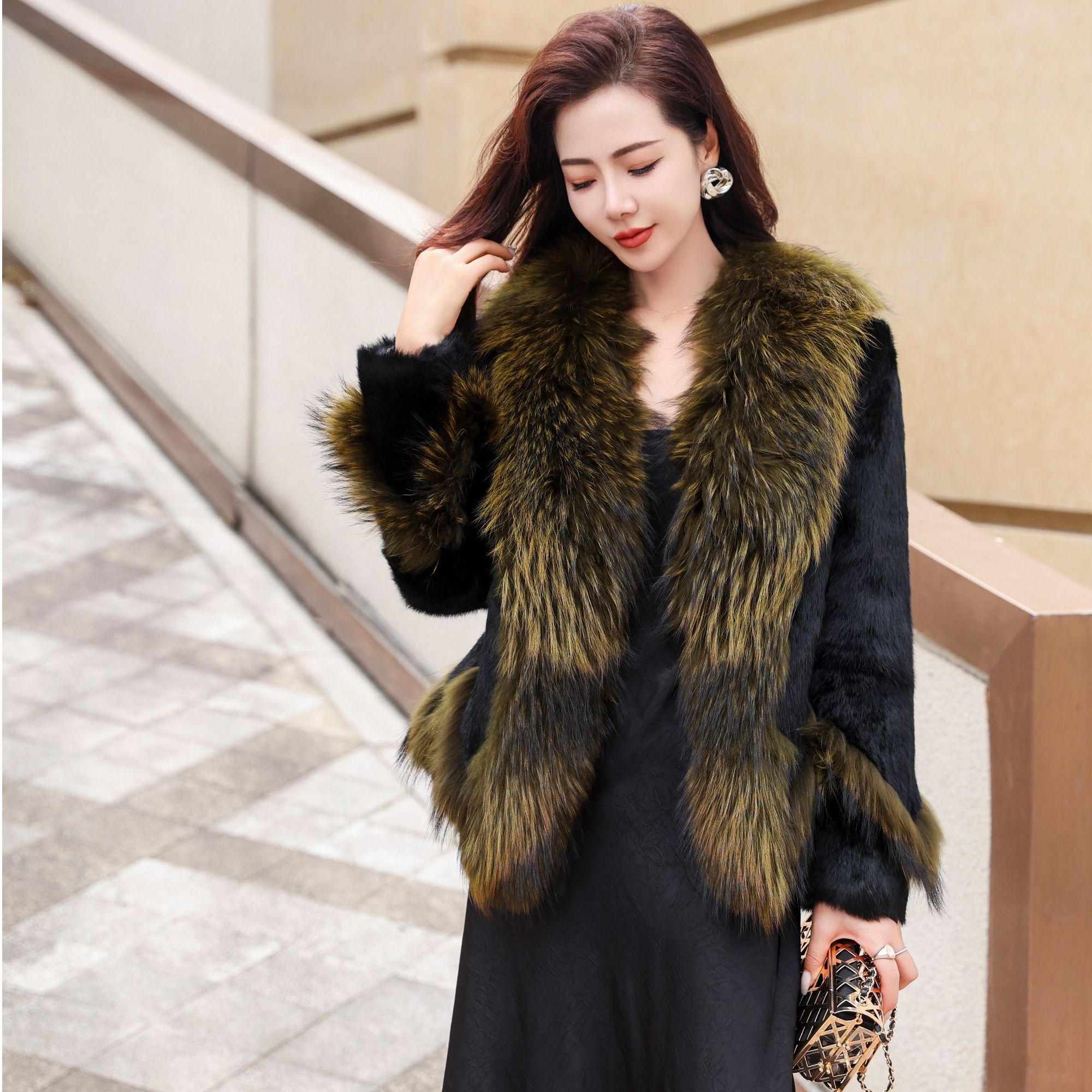 真皮草100%2024新款女士兔毛外套貉子毛大毛领新年战袍皮毛一体