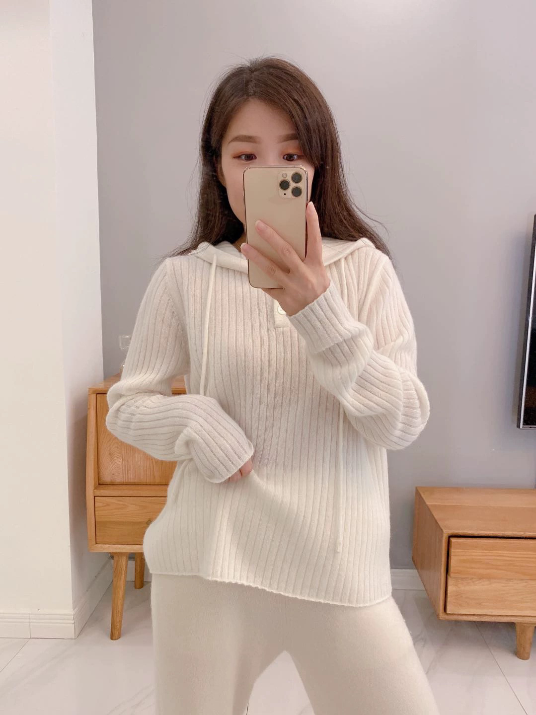 山羊绒年轻休闲款扣子帽衫樱花粉外穿打底年轻设计师款女粉色毛衣