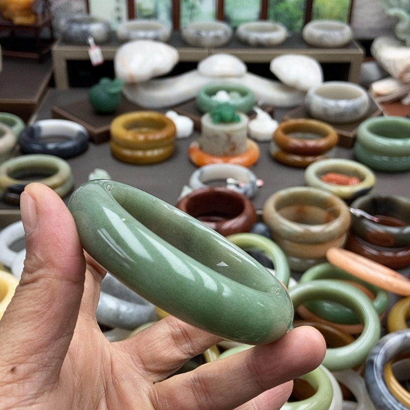 【闪购商品】石英质玉手镯58未镶嵌