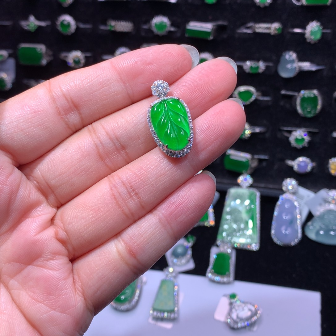 翡翠银S925镶嵌颈饰翡翠