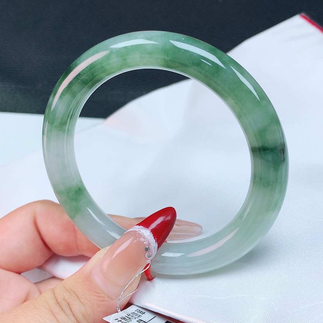 翡翠手镯未镶嵌53圈