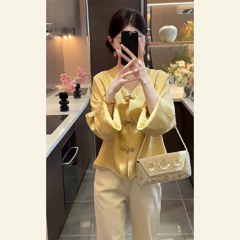 春季新中式国风高级感超好看时尚洋气百搭黄色盘扣短款外套小个子