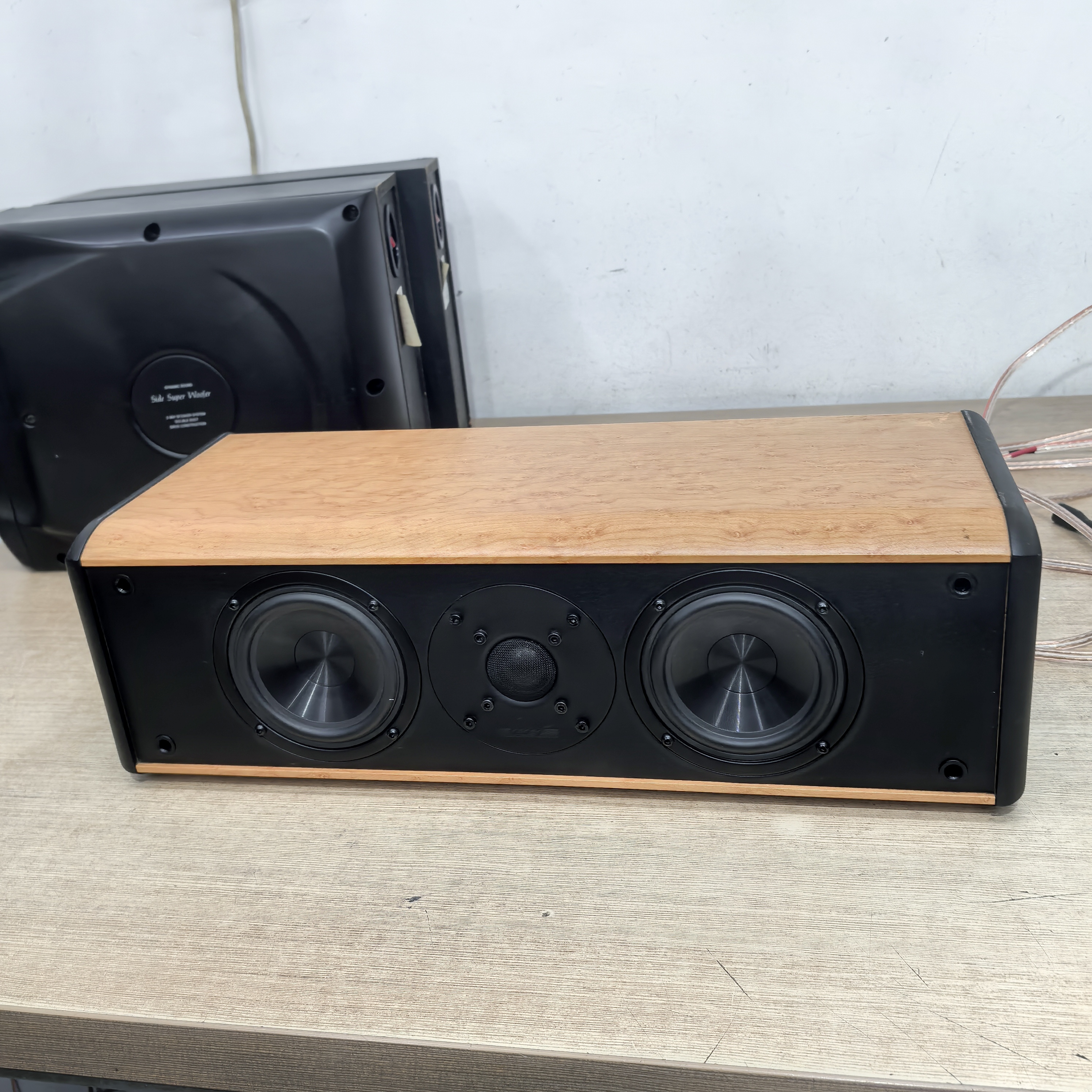 8新  中置音箱邮费自理