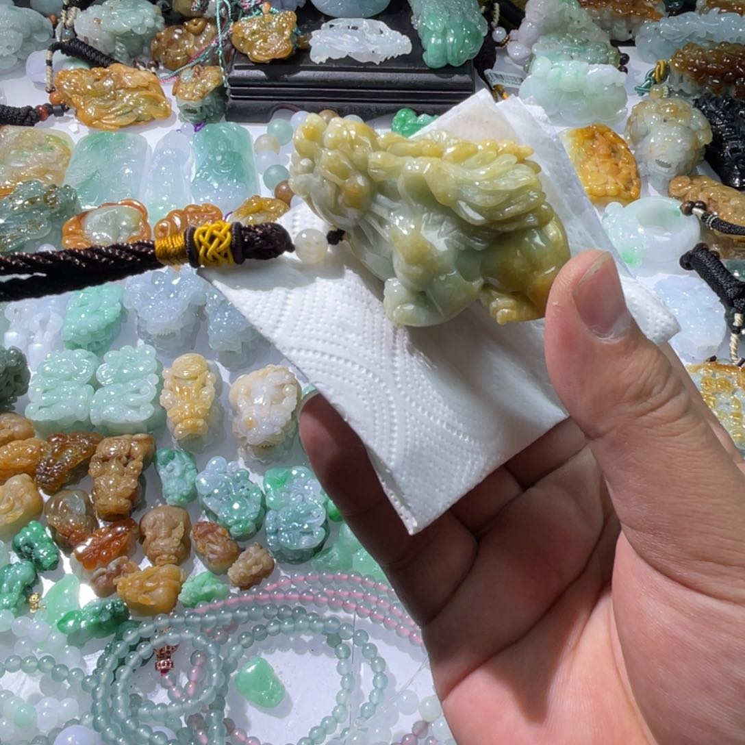 翡翠颈饰未镶嵌天然