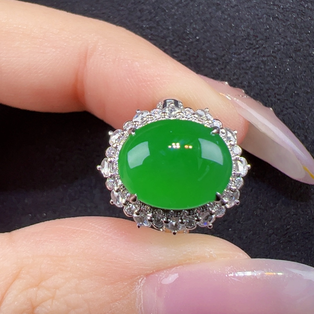 翡翠18K金镶嵌戒指蛋面