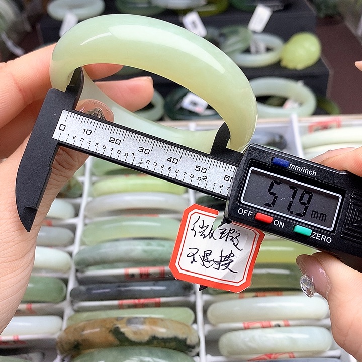 蛇纹石玉手镯未镶嵌833