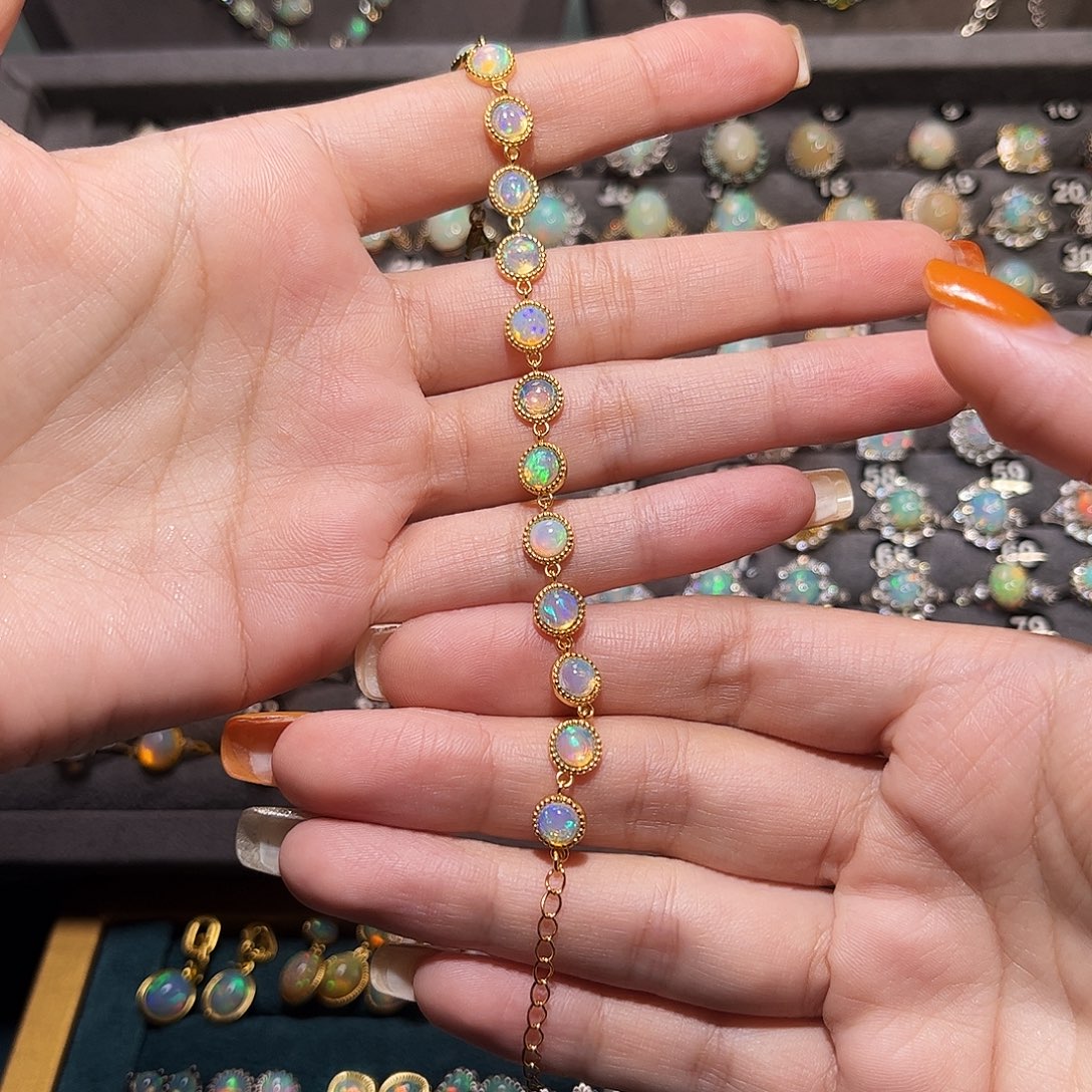 银S925镶嵌欧泊手链）