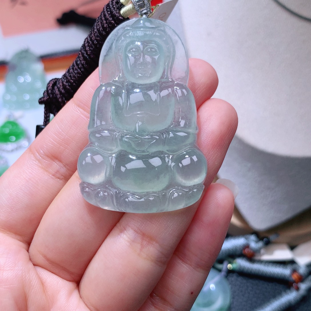 颈饰18K金镶嵌翡翠观音