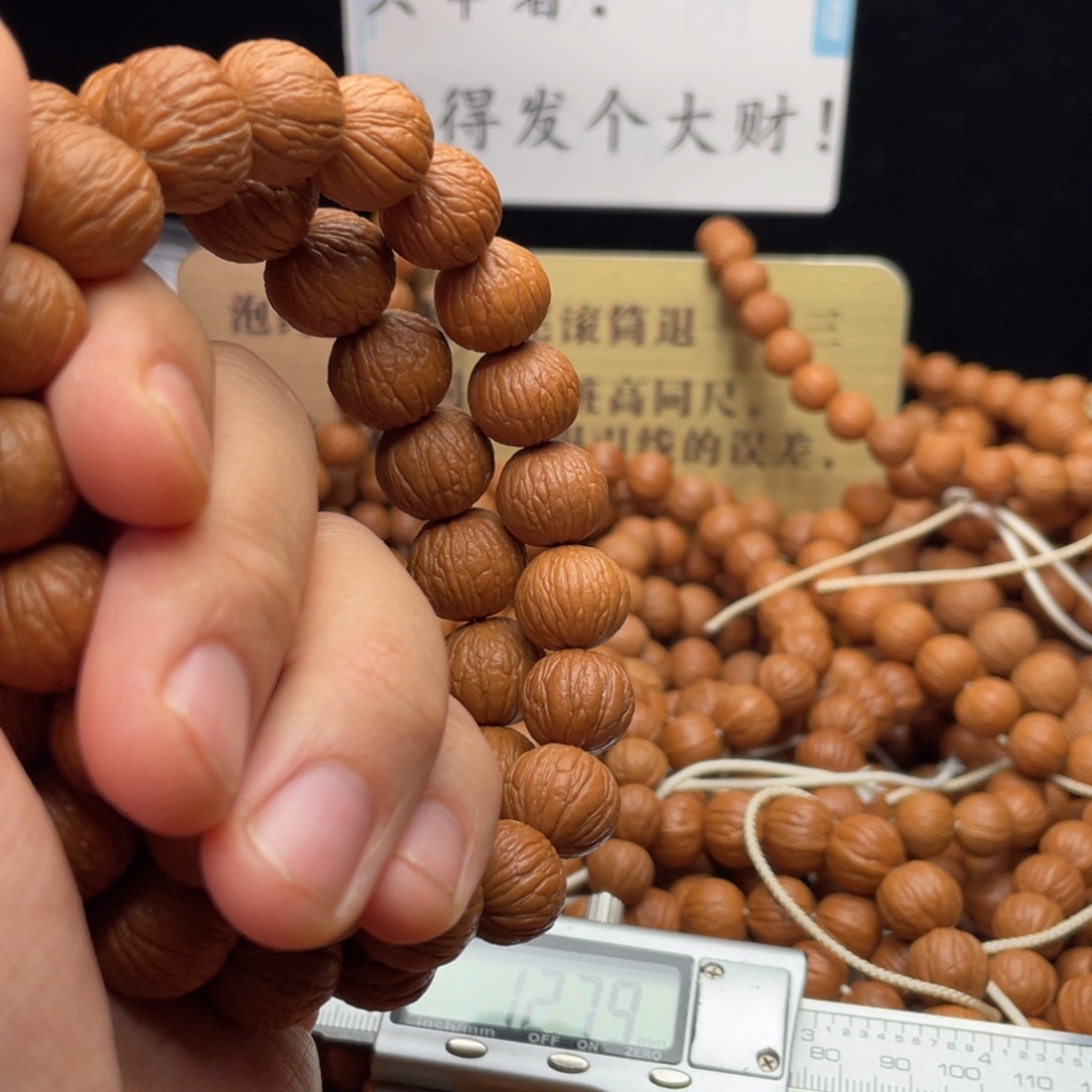 吊坠猴头核桃凤羽