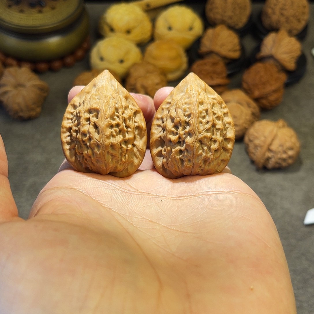 文玩核桃把件35边43高全品野生鸡心