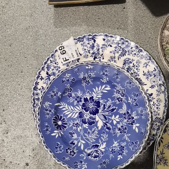 z***g瓷器微瑕不退不换2个