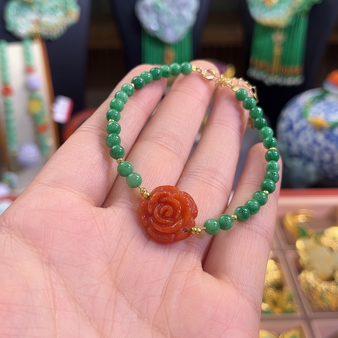 翡翠未镶嵌颈饰炸