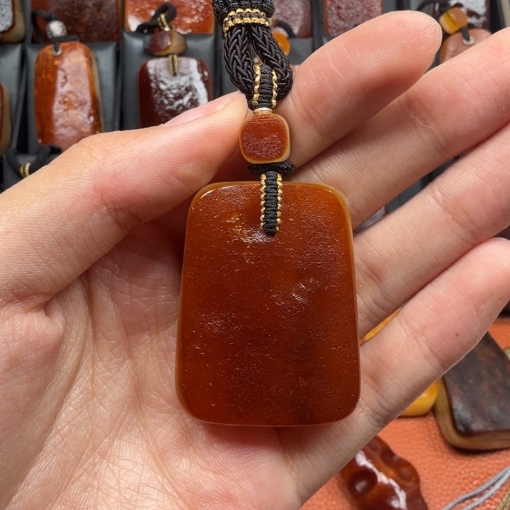 为***酒蜜蜡未镶嵌吊坠(赠链)