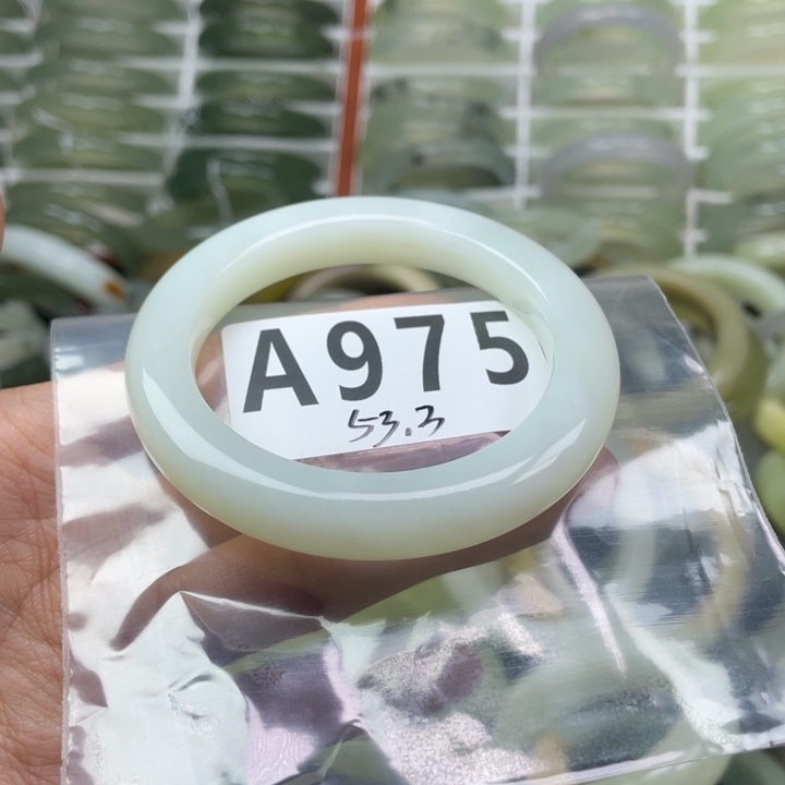 Q***n蛇纹石玉未镶嵌手镯