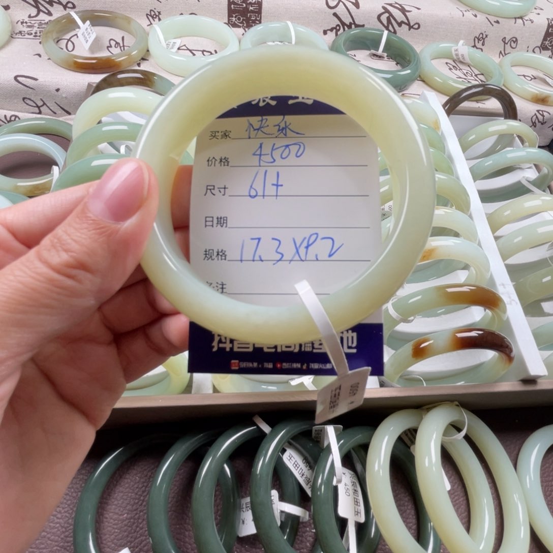 和田玉手镯未镶嵌快***！