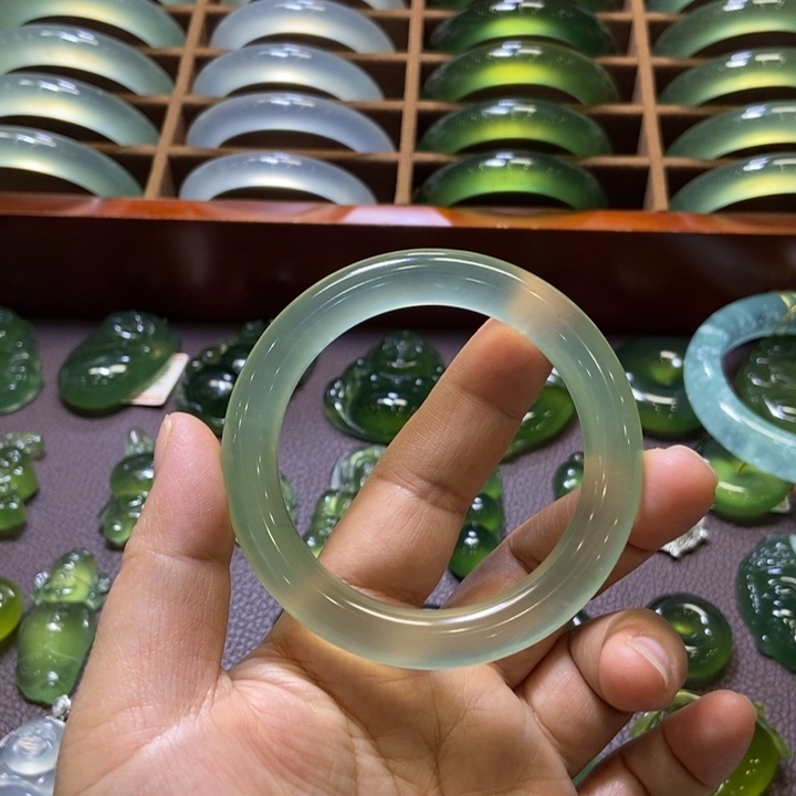 蛇纹石玉未镶嵌手镯51
