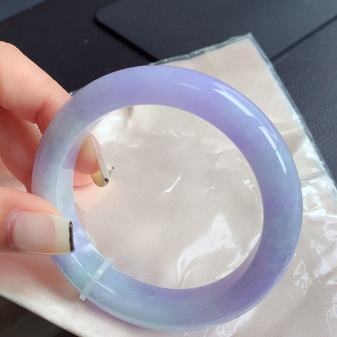 翡翠手镯未镶嵌57圈口