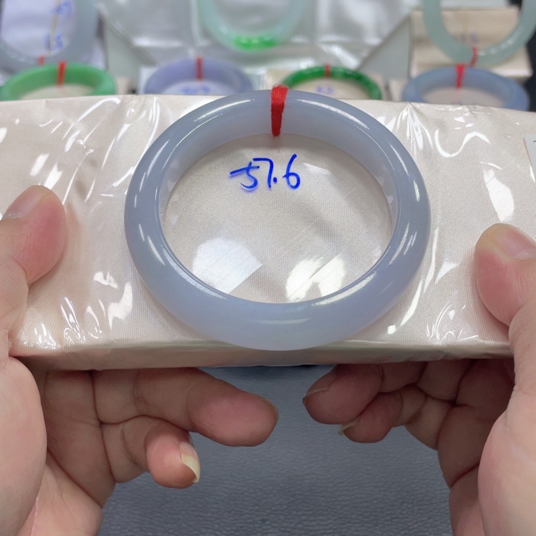 翡翠手镯未镶嵌57圈口