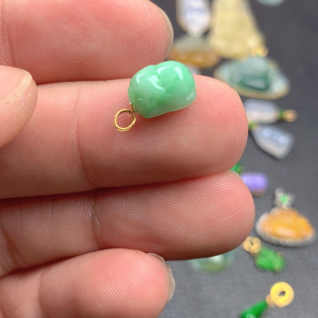 【闪购商品】颈饰18K金镶嵌翡翠翡翠