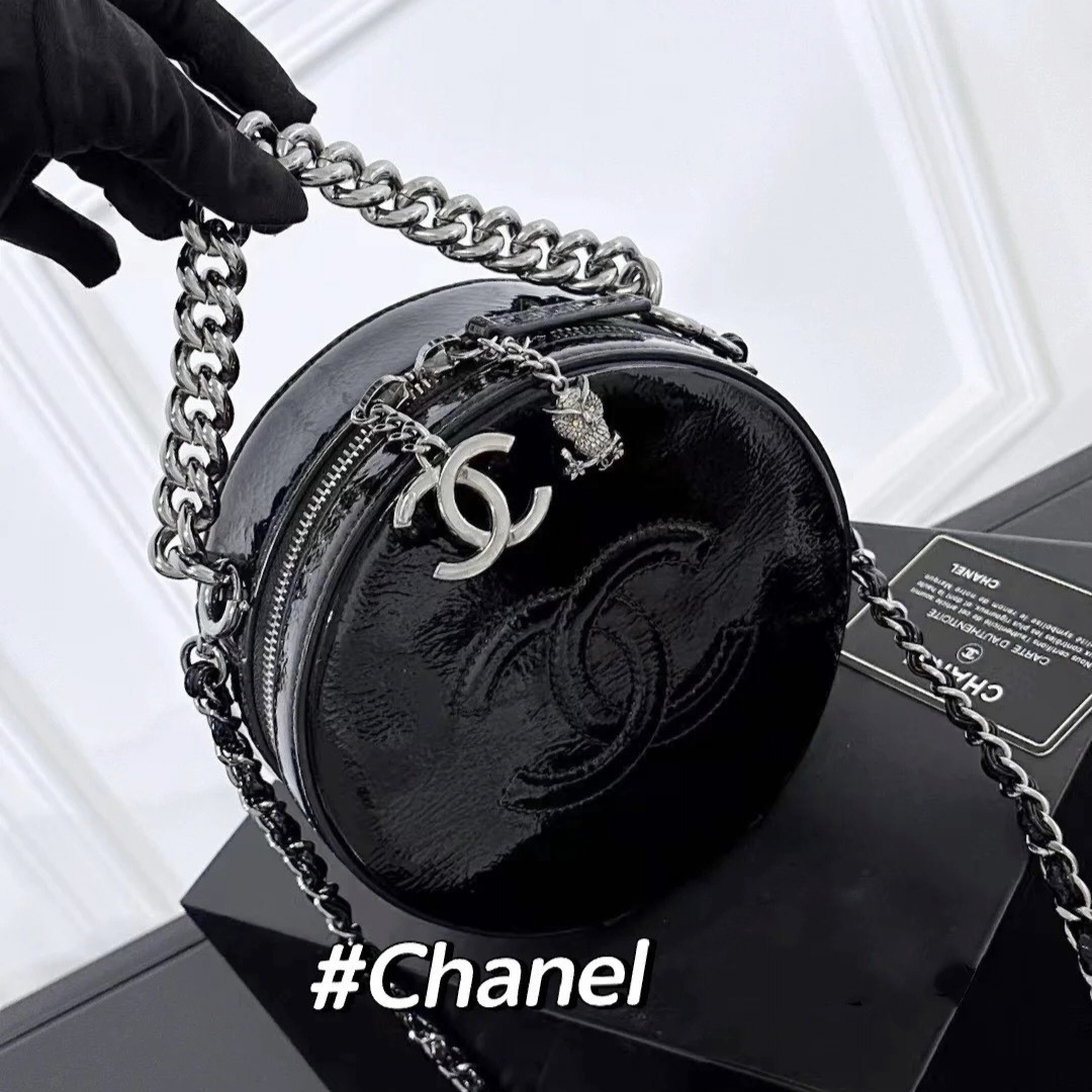 95新 Chanel/香奈儿 蔚蓝/黑银漆皮 猫头鹰吊坠 圆饼包