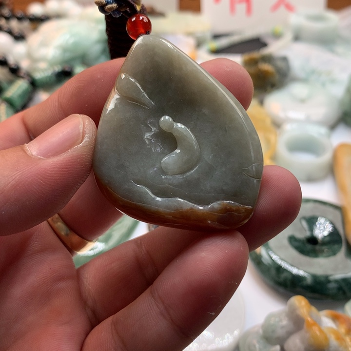 翡翠未镶嵌颈饰保真天然a货翡翠