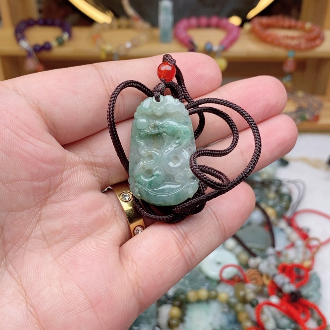 翡翠颈饰未镶嵌福利A货翡翠蛇牌