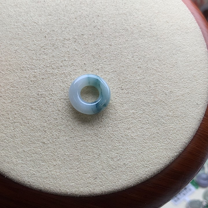 翡翠未镶嵌颈饰甜甜圈