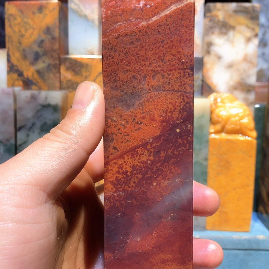 桂林鸡血玉鱼子冻印章