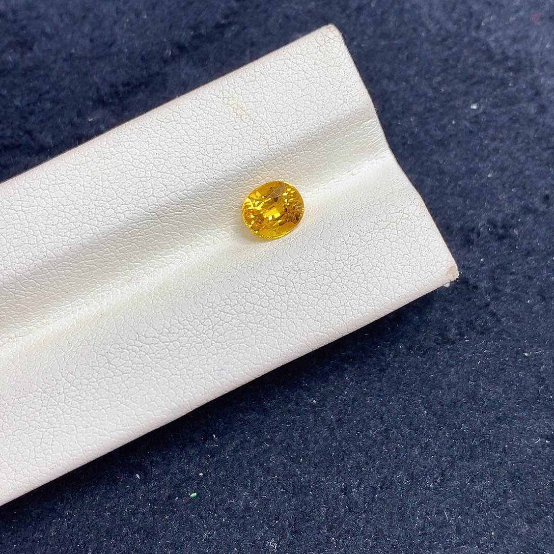 彩色蓝宝石裸石未镶嵌1.38ct 金丝雀