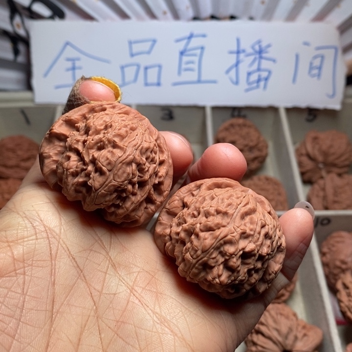 文玩核桃吊坠C**Y白狮子