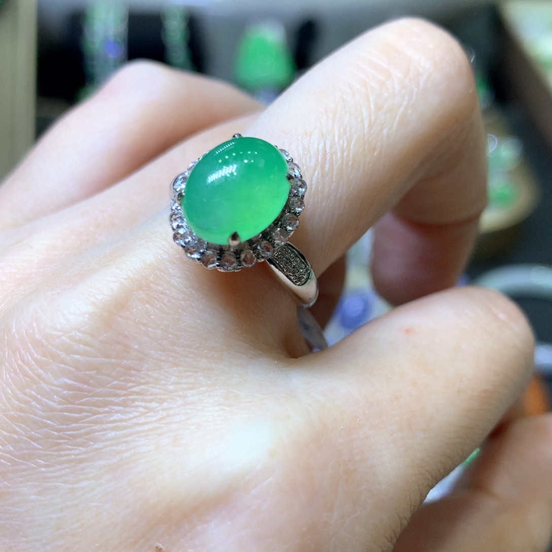 【闪购商品】翡翠颈饰18K金镶嵌翡翠吊坠项链