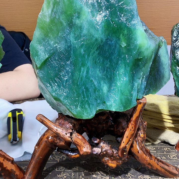 未镶嵌蛇纹石玉珠宝奇石