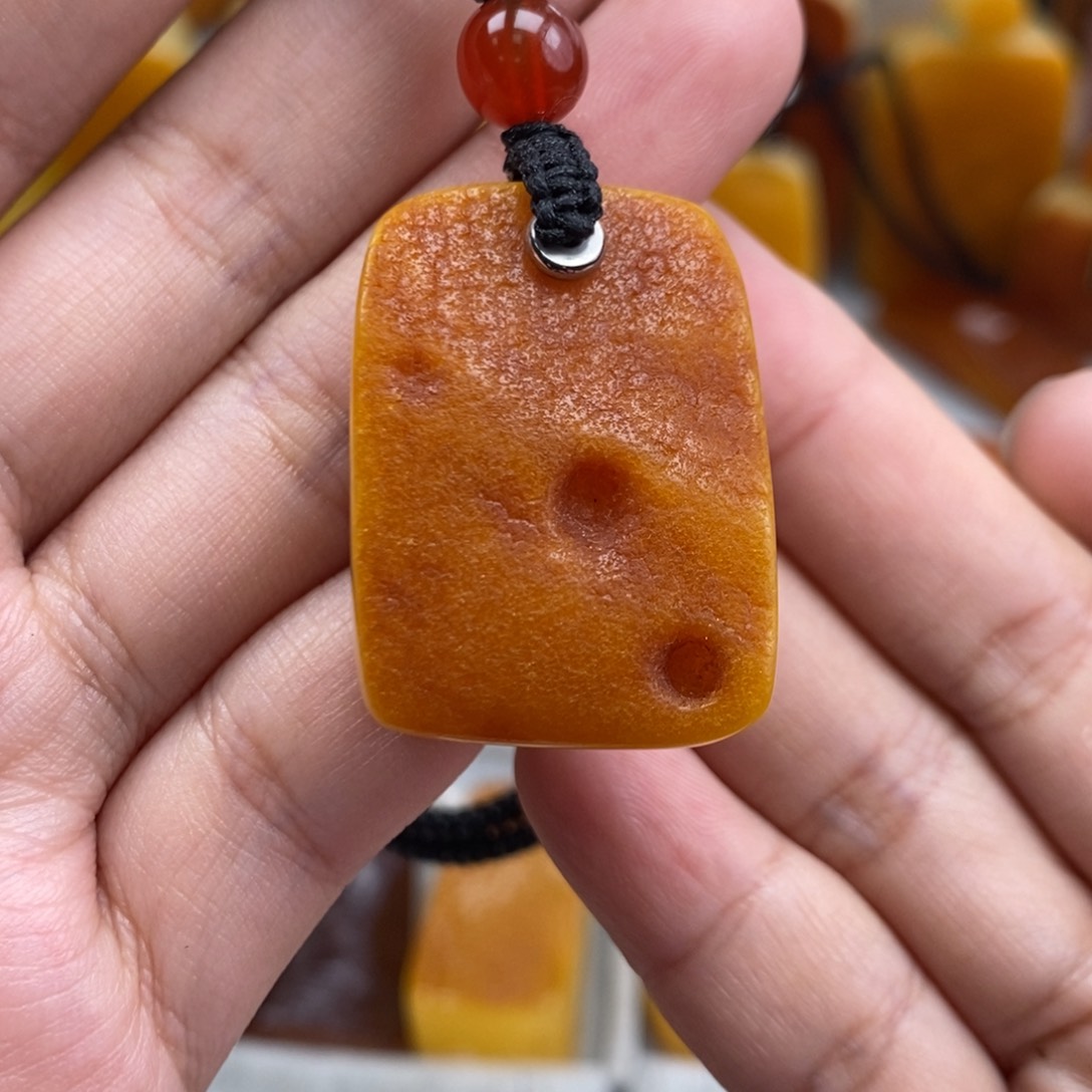 琥珀吊坠(赠链)未镶嵌