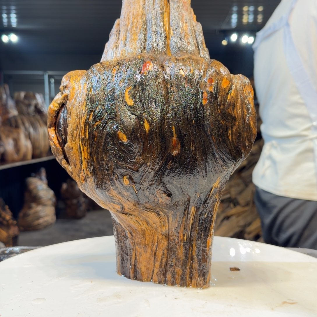 浴***…木王一刀琥珀木摆件189