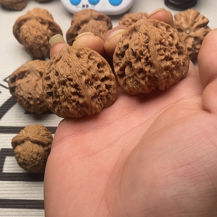 文玩核桃吊坠三角疆