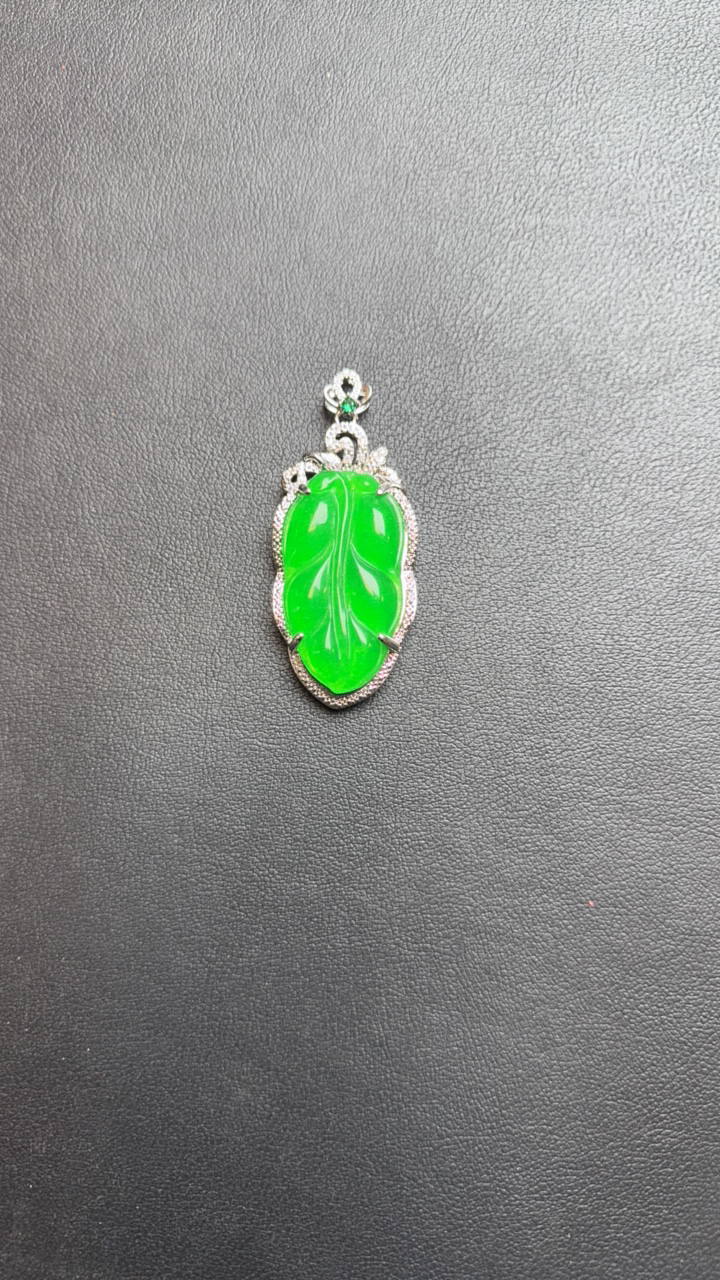0230精美翡翠叶子吊坠